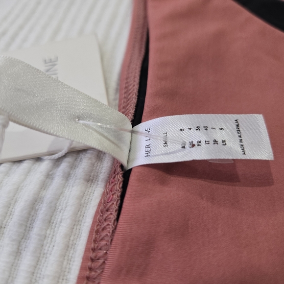 NWT HER LINE 2 piece swim, size S, us 4 - Picture 4 of 6